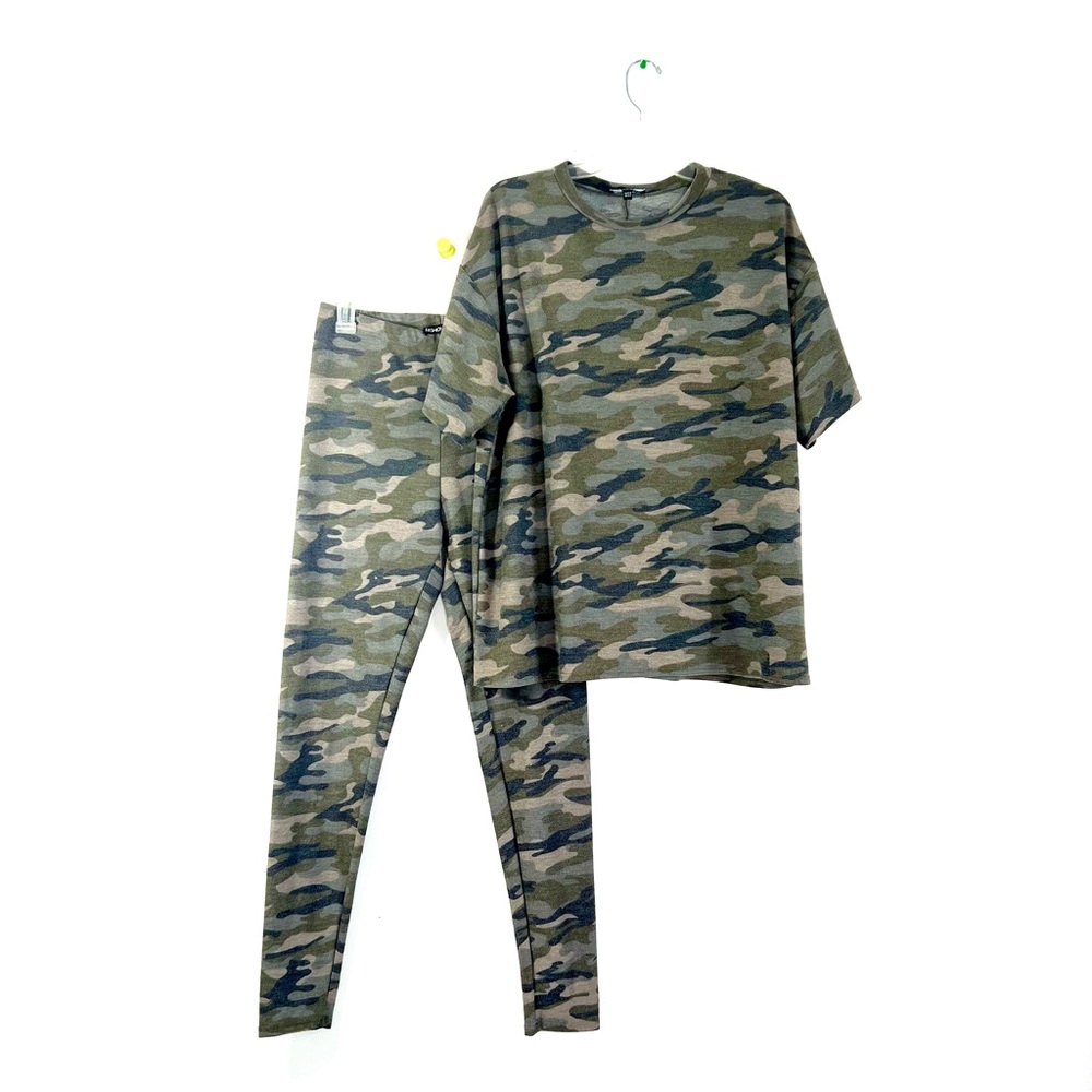 Fashion Nova Camo Legging Set Size Large